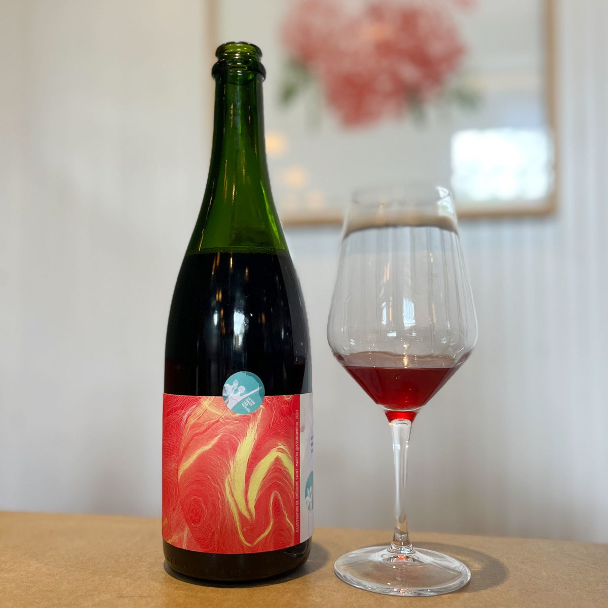 Bouteille de vin nature, pétillant naturel rouge par Vin des Potes et le domaine Sextant en Bourgogne : Nébuleuse Gamay (image : 2 sur 2)