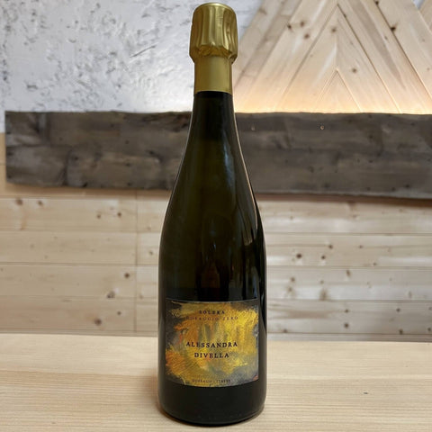 Bouteille de vin nature, vin mousseux biologique de la Lombardie en Italie par la vigneronne Alessandra Divella: Solera.