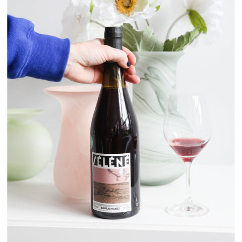 Bouteille de vin rouge biologique du Domaine Séléné dans le Beaujolais : Beaujolais-Villages. Un vin nature à se procurer en importation privée au Québec. Parfait pour vos accords mets-vins grâce à la sélection de Le vin dans les voiles.