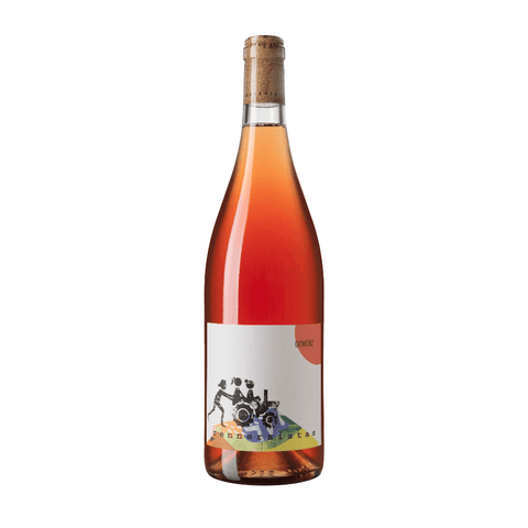 Bouteille de vin orange en biodynamie du Burgenland en Autriche par Rennersistas : Gewurz. Un vin nature à se procurer en importation privée au Québec. Parfait pour vos accords mets-vins grâce à la sélection de Le vin dans les voiles.