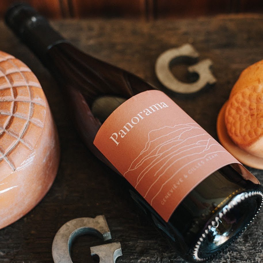 Bouteille de vin mousseux rosé biologique de Limoux par le Domaine Les Hautes Terres : Là Haut. Un vin nature à partager, en importation privée au Québec. Parfait pour vos accords mets-vins grâce à la sélection de Le vin dans les voiles. (image : 2 sur 2)