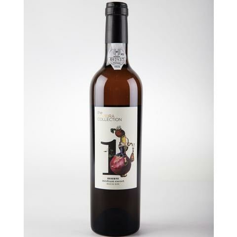 Bouteille de madère du Portugal naturel par The Madeira Collection : Madère No 1 Reserve Medium Sweet. Un vin nature à partager, en importation privée au Québec. Parfait pour vos accords mets-vins grâce à la sélection de Le vin dans les voiles.