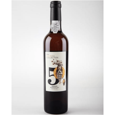 Bouteille de madère du Portugal naturel par The Madeira Collection : Madère No 5 Reserve Rainwater. Un vin nature à partager, en importation privée au Québec. Parfait pour vos accords mets-vins grâce à la sélection de Le vin dans les voiles.