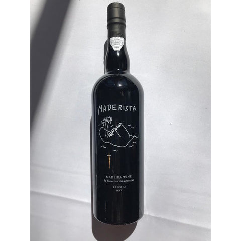 Bouteille de madère du Portugal naturel par The Madeira Collection : Maderista Medium Dry. Un vin nature à partager, en importation privée au Québec. Parfait pour vos accords mets-vins grâce à la sélection de Le vin dans les voiles.