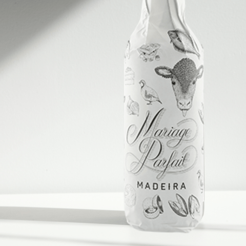 Bouteille de madère du Portugal naturel par The Madeira Collection : Mariage Parfait. Un vin nature à partager, en importation privée au Québec. Parfait pour vos accords mets-vins grâce à la sélection de Le vin dans les voiles.