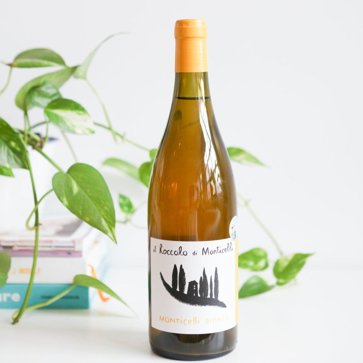 Bouteille de vin orange naturel de la Vénétie en Italie par le domaine Il Roccolo di Monticelli : Monticelli bianco. Un vin nature à partager, en importation privée au Québec. Parfait pour vos accords mets-vins grâce à la sélection de Le vin dans les voiles. (image : 2 sur 2)