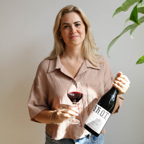 Bouteille de vin rouge biodynamique du Penedès en Espagne par le Domaine Josep Masachs : Negre Inicial B.R.O.T. Un vin nature à partager, en importation privée au Québec. Parfait pour vos accords mets-vins grâce à la sélection de Le vin dans les voiles. (image : 2 sur 2)