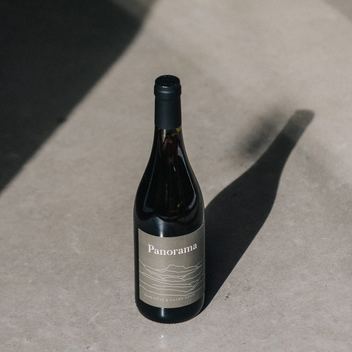 Bouteille de vin rouge naturel du Domaine Les Hautes Terres à Limoux : Panorama rouge. Un vin nature à partager, en importation privée au Québec. Parfait pour vos accords mets-vins grâce à la sélection de Le vin dans les voiles. (image : 2 sur 2)