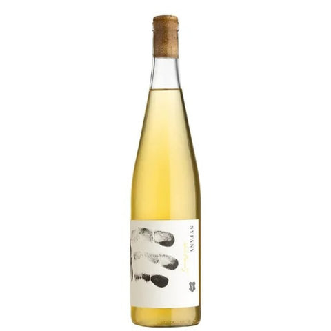 Bouteille de vin blanc naturel de la Tchéquie chez Syfany Winery : Pinot blanc. Un vin nature à partager, en importation privée au Québec. Parfait pour vos accords mets-vins grâce à la sélection de Le vin dans les voiles.