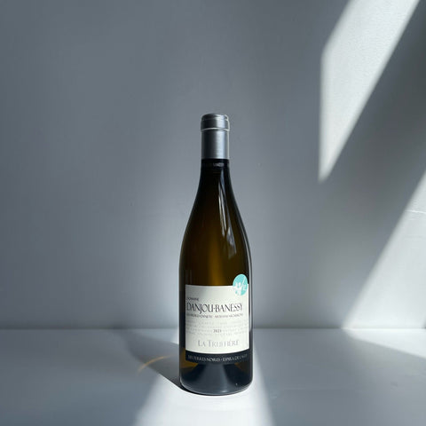 Bouteille de vin blanc du Roussillon par le Domaine Danjou-Banessy : La Truffière blanc. Un vin nature à partager, en importation privée au Québec. Parfait pour vos accords mets-vins grâce à la sélection de Le vin dans les voiles.