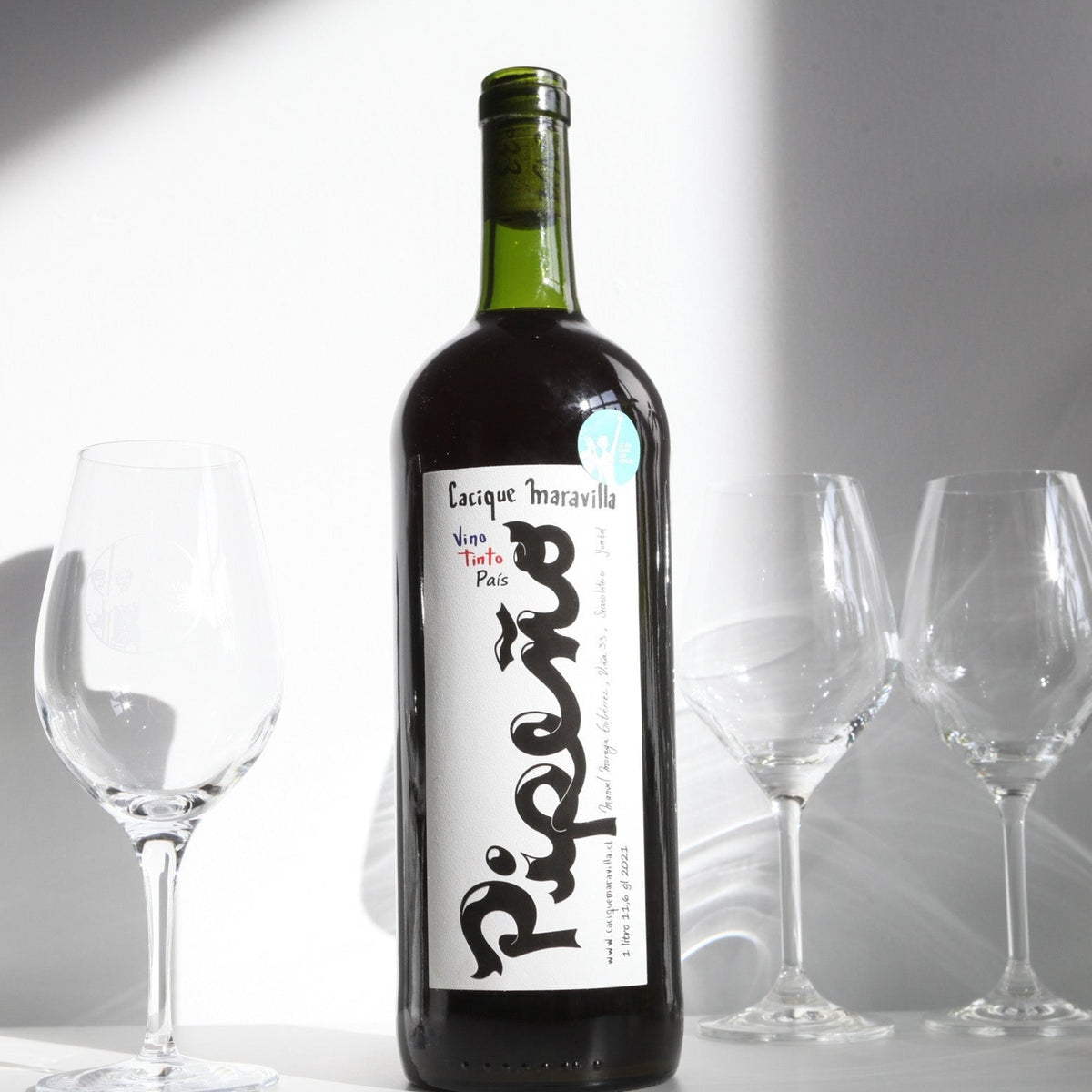 Bouteille de vin rouge nature du Chili du domaine Cacique Maravilla: Pipeno 1 litre.